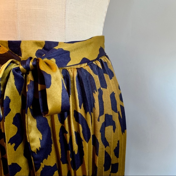 Shopbop Moon River Pleated Accordion silk midi skirt leopard print - Picture 5 of 7